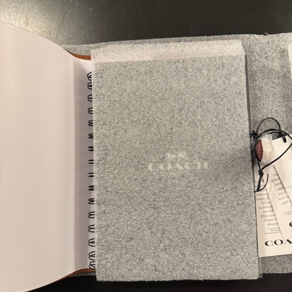 Disney X Coach Notebook In Regenerative Leather With Minnie Mouse - Picture 5 of 13